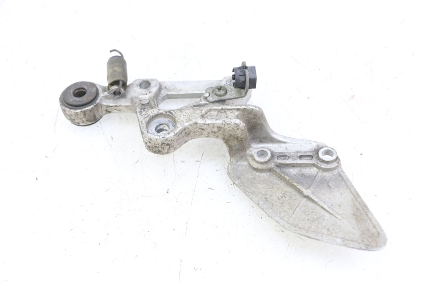 photo de RIGHT FRONT FOOTREST BRACKET YAMAHA FZS FAZER 600 (2001 - 2003) - Zoom on usage condition