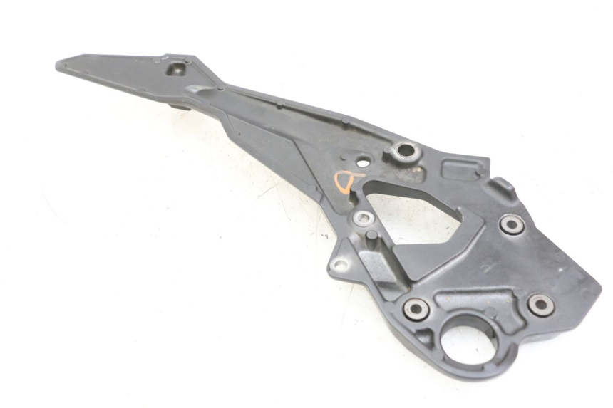 photo de FRONT RIGHT FOOTREST MOUNT YAMAHA XJ6 ABS 600 (2008 - 2016) - Component detail