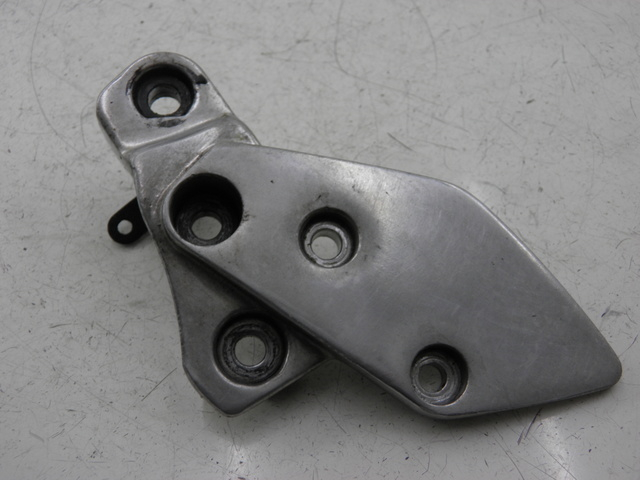 photo de FRONT RIGHT FOOTREST MOUNT YAMAHA XJR 1300 (1998 - 2002) - Main view