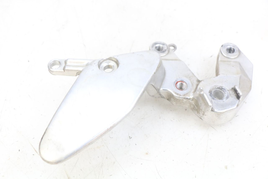 photo de RIGHT FRONT FOOTREST BRACKET YAMAHA YZF R THUNDERCAT 600 (1996 - 2003) - Product overview