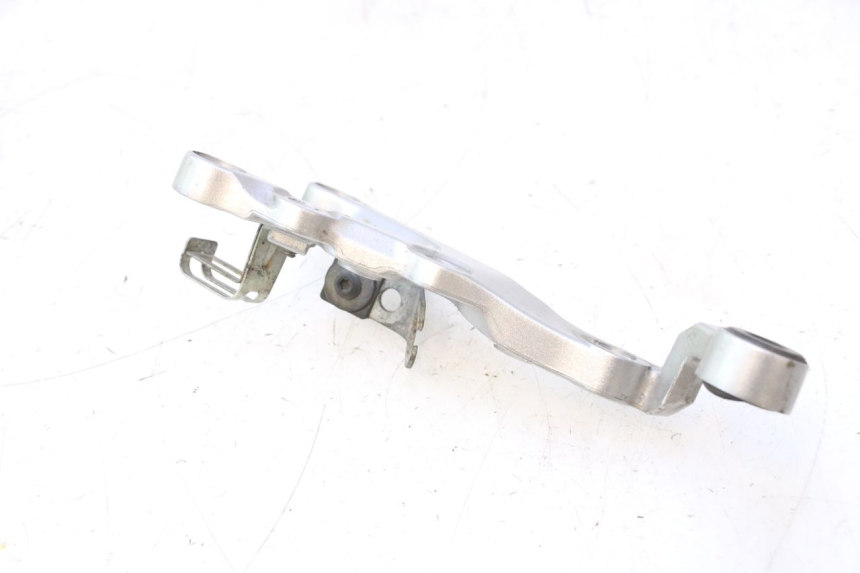 photo de FRONT RIGHT FOOTREST MOUNT YAMAHA YZF R6 600 (2008 - 2009) - Alternative perspective