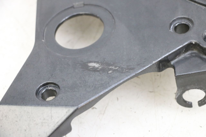 photo de FRONT RIGHT FOOTREST MOUNT KAWASAKI ZR 7 750 (1999 - 2004) - Technical close-up