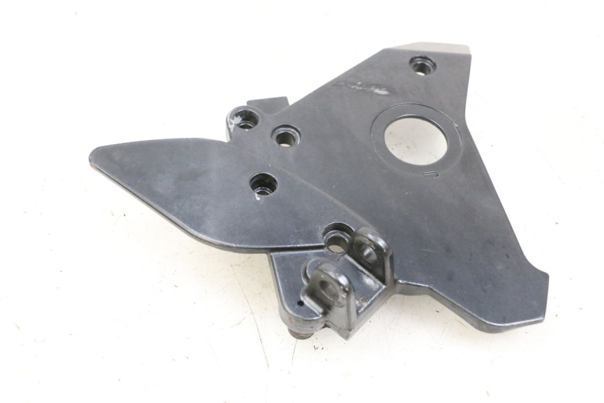 photo de FRONT RIGHT FOOTREST MOUNT KAWASAKI ZR 7 750 (1999 - 2004) - Surface and material condition