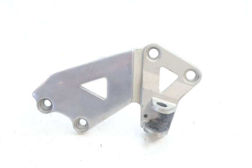 photo de FRONT RIGHT FOOTREST MOUNT KAWASAKI ZZR 600 (1995 - 2004) - Main view