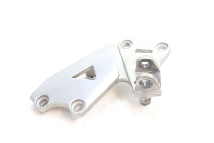 photo de FRONT RIGHT FOOTREST MOUNT KAWASAKI ZZR 600 (1995 - 2004) - Component detail