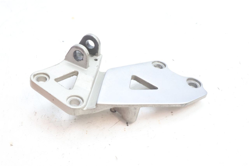 photo de FRONT RIGHT FOOTREST MOUNT KAWASAKI ZZR 600 (1995 - 2004) - Zoom on usage condition