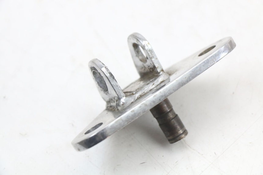 photo de FRONT LEFT FOOTREST MOUNT HYOSUNG GV AQUILA 125 (2000 - 2009) - Component detail