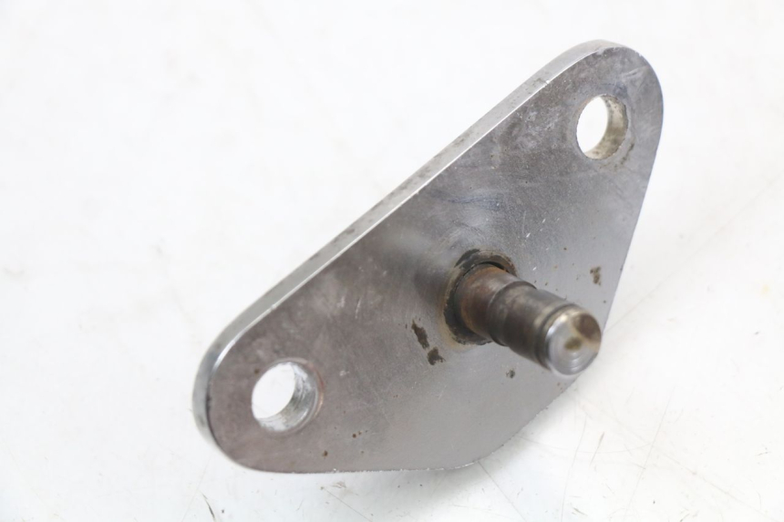 photo de FRONT LEFT FOOTREST MOUNT HYOSUNG GV AQUILA 125 (2000 - 2009) - Zoom on usage condition