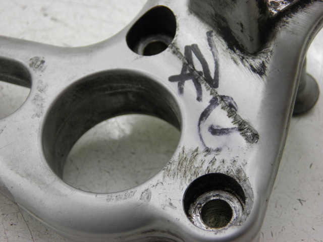 photo de FRONT LEFT FOOTREST MOUNT BMW R RS 1150 (2001 - 2005) - Zoom on usage condition