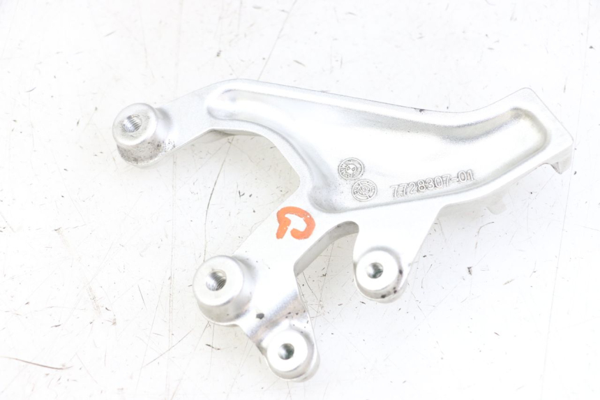 photo de FRONT LEFT FOOTREST MOUNT BMW S RR ABS S1000RR 1000 (2015 - 2018) - Zoom on usage condition