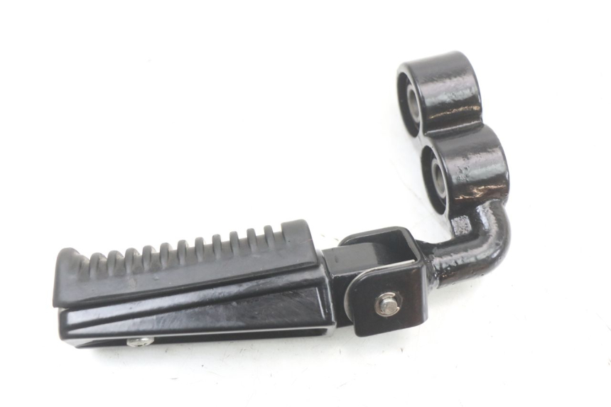 photo de FRONT LEFT FOOTREST MOUNT ARCHIVE CAFE RACER 4T 50 (2019 - 2024) - Zoom on usage condition