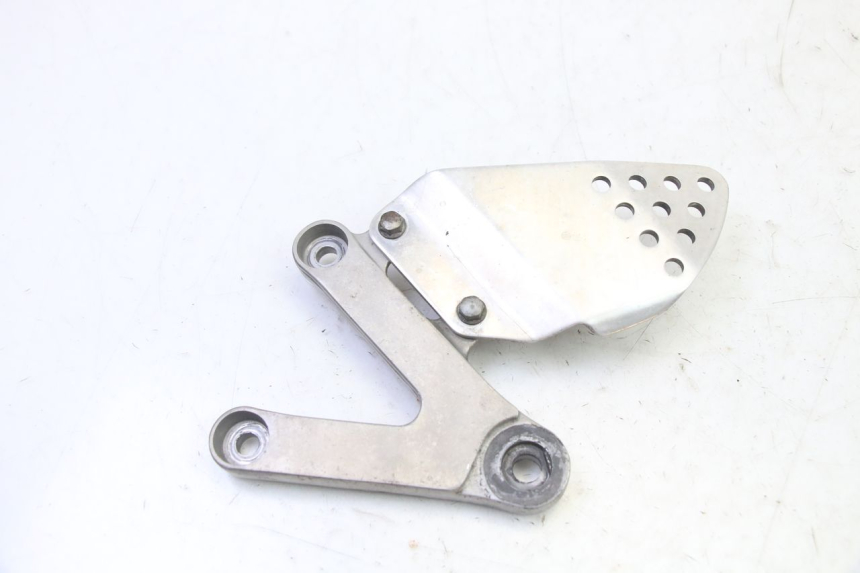 photo de LEFT FRONT FOOTREST BRACKET HONDA CBR RR FIREBLADE 900 (1992 - 1994) - Main view