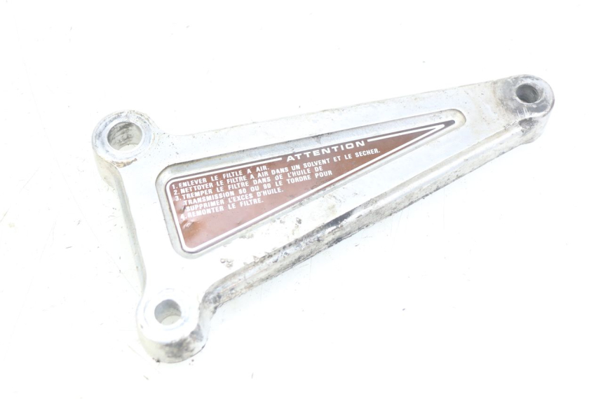 photo de LEFT FRONT FOOTREST BRACKET HONDA CM 125 (1983 - 2003) - Main view
