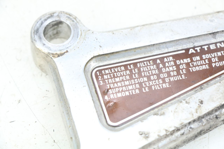 photo de LEFT FRONT FOOTREST BRACKET HONDA CM 125 (1983 - 2003) - Alternative perspective
