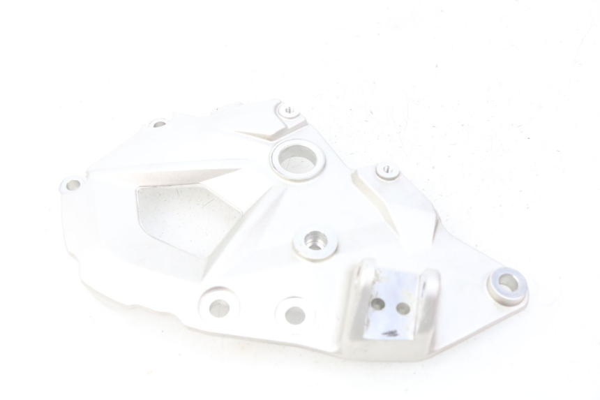 photo de FRONT LEFT FOOTREST MOUNT BMW F GS K81 850 (2018 - 2023) - Alternative perspective