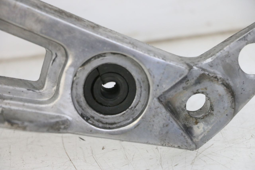 photo de FRONT LEFT FOOTREST MOUNT YAMAHA FJ 36Y 1100 (1984 - 1985) - Distinctive features