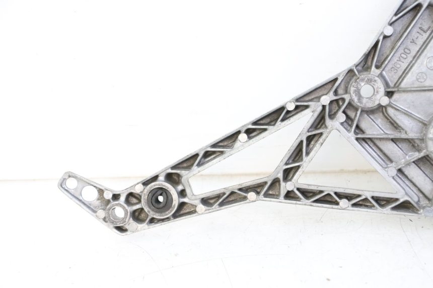 photo de FRONT LEFT FOOTREST MOUNT YAMAHA FJ 36Y 1100 (1984 - 1985) - Alternative perspective