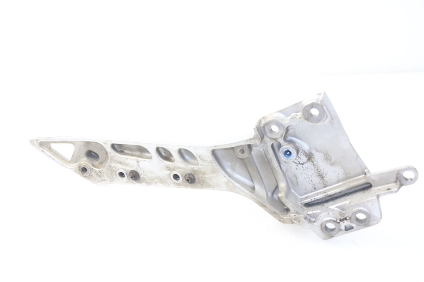 photo de LEFT FRONT FOOTREST BRACKET YAMAHA FJR ABS 1300 (2006 - 2012) - Fixing points details