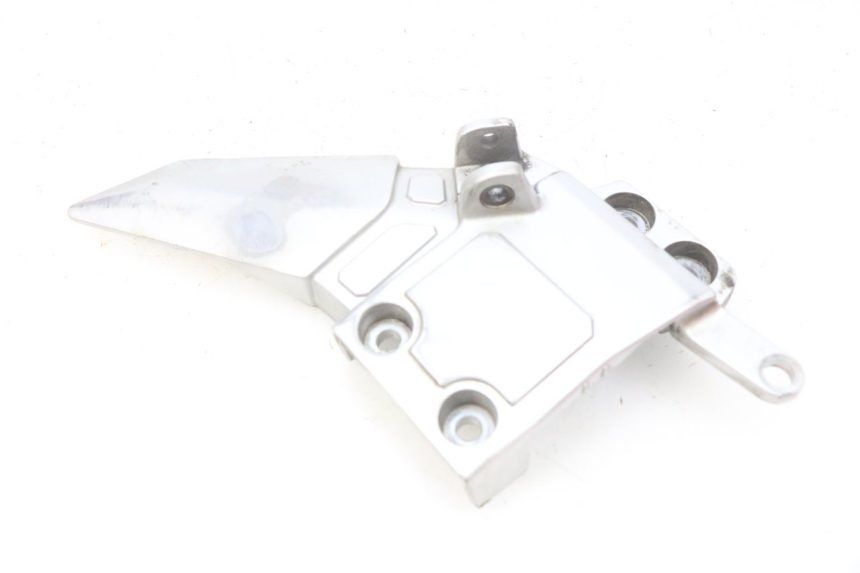 photo de LEFT FRONT FOOTREST BRACKET YAMAHA FJR ABS 1300 (2016 - 2020) - Zoom on usage condition