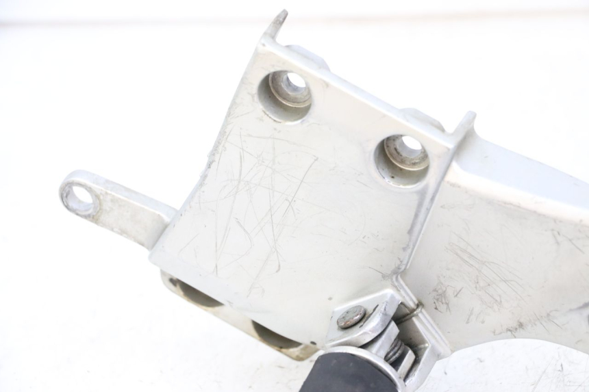 photo de LEFT FRONT FOOTREST BRACKET YAMAHA FJR ABS 1300 (2006 - 2012) - Surface and material condition