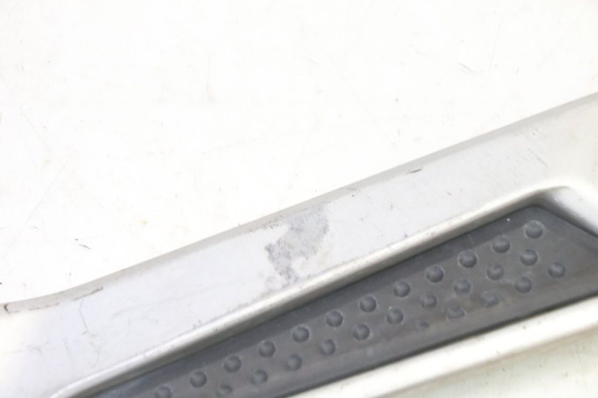 photo de LEFT FRONT FOOTREST BRACKET YAMAHA FJR ABS 1300 (2006 - 2012) - Technical close-up