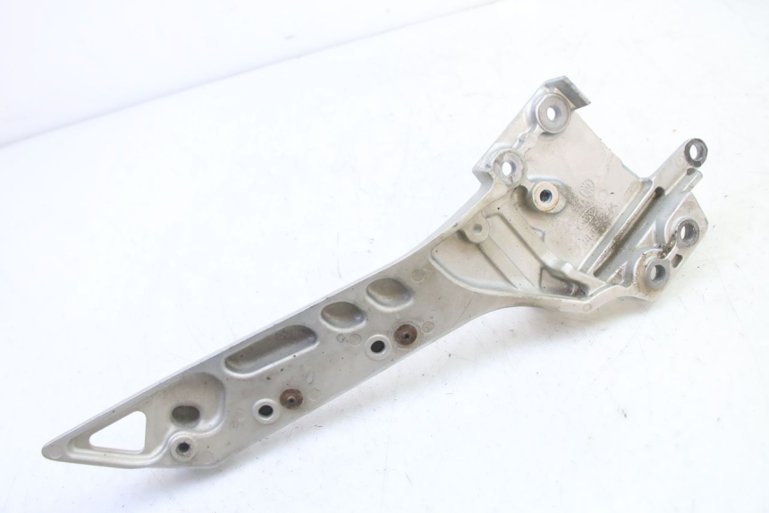 photo de LEFT FRONT FOOTREST BRACKET YAMAHA FJR ABS 1300 (2006 - 2012) - Fixing points details