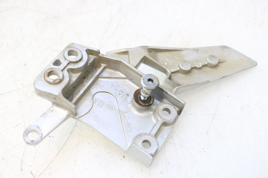 photo de FRONT LEFT FOOTREST MOUNT YAMAHA FJR 1300 (2001 - 2005) - Zoom on usage condition