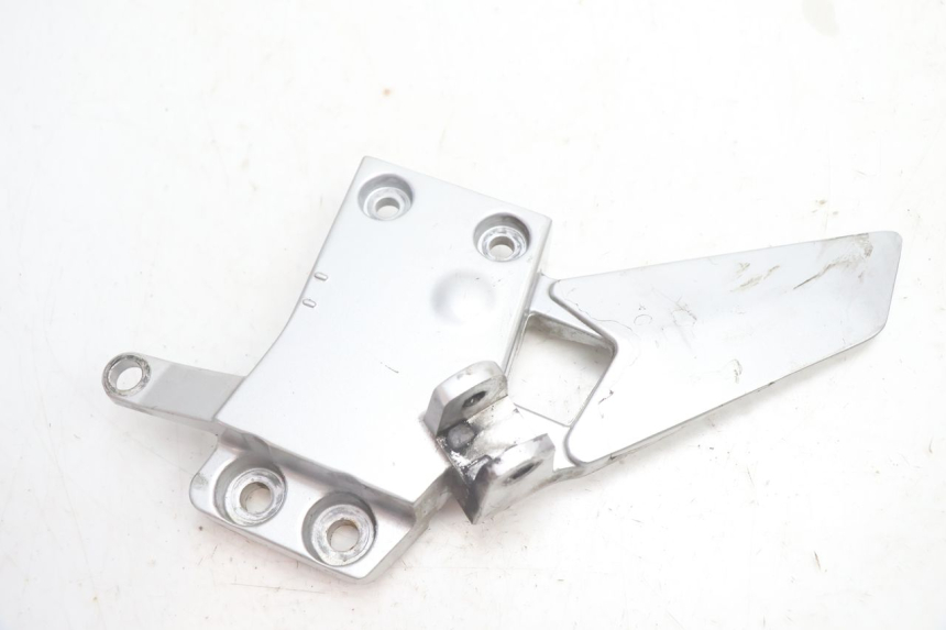photo de FRONT LEFT FOOTREST MOUNT YAMAHA FJR 1300 (2001 - 2005) - Main view