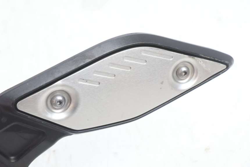 photo de FRONT LEFT FOOTREST MOUNT YAMAHA FZ8 800 (2010 - 2016) - Component detail