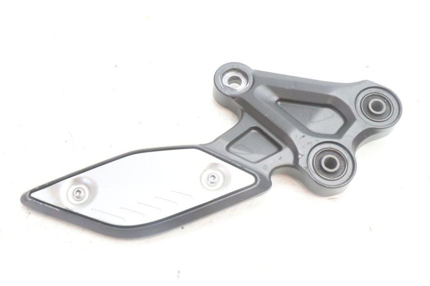 photo de FRONT LEFT FOOTREST MOUNT YAMAHA FZ8 800 (2010 - 2016) - Product overview
