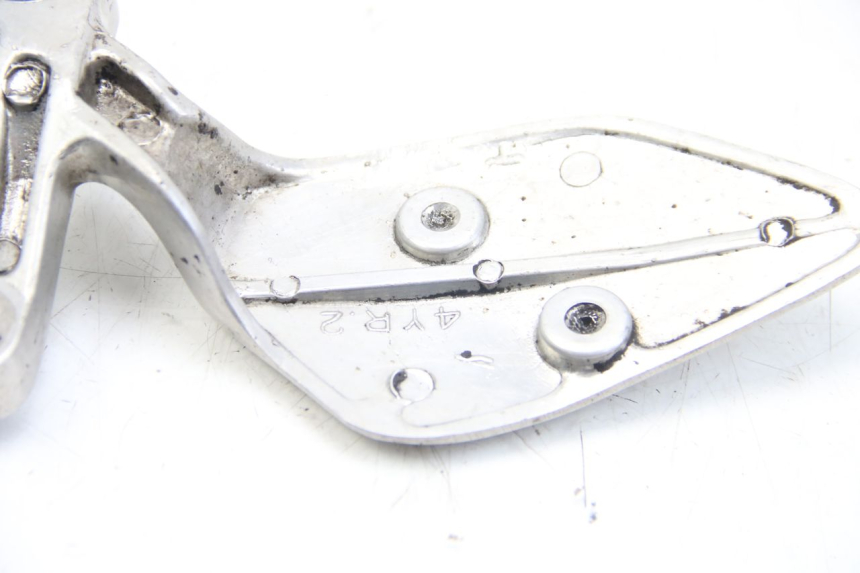 photo de LEFT FRONT FOOTREST BRACKET YAMAHA FZS FAZER 600 (2001 - 2003) - Component detail