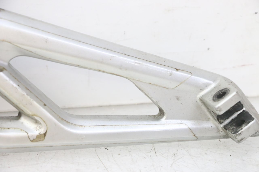 photo de FRONT LEFT FOOTREST MOUNT BMW G310 R 310 (2016 - 2020) - Surface and material condition