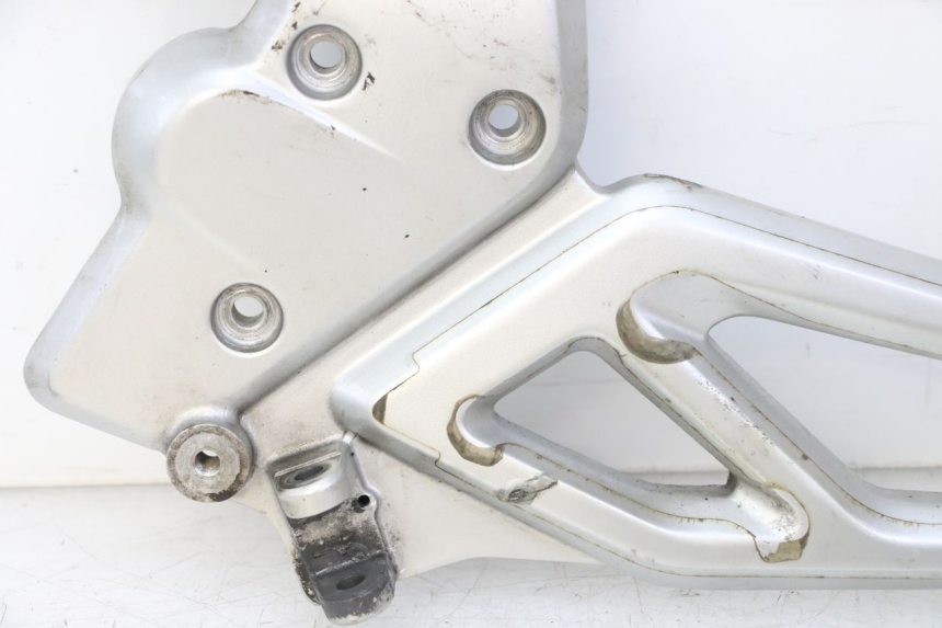 photo de FRONT LEFT FOOTREST MOUNT BMW G310 R 310 (2016 - 2020) - Checked used part