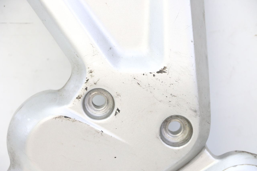 photo de FRONT LEFT FOOTREST MOUNT BMW G310 R 310 (2016 - 2020) - Markings and original references