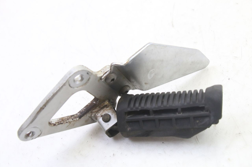 photo de FRONT LEFT FOOTREST MOUNT SUZUKI GS GSE 500 (2001 - 2003) - Component detail