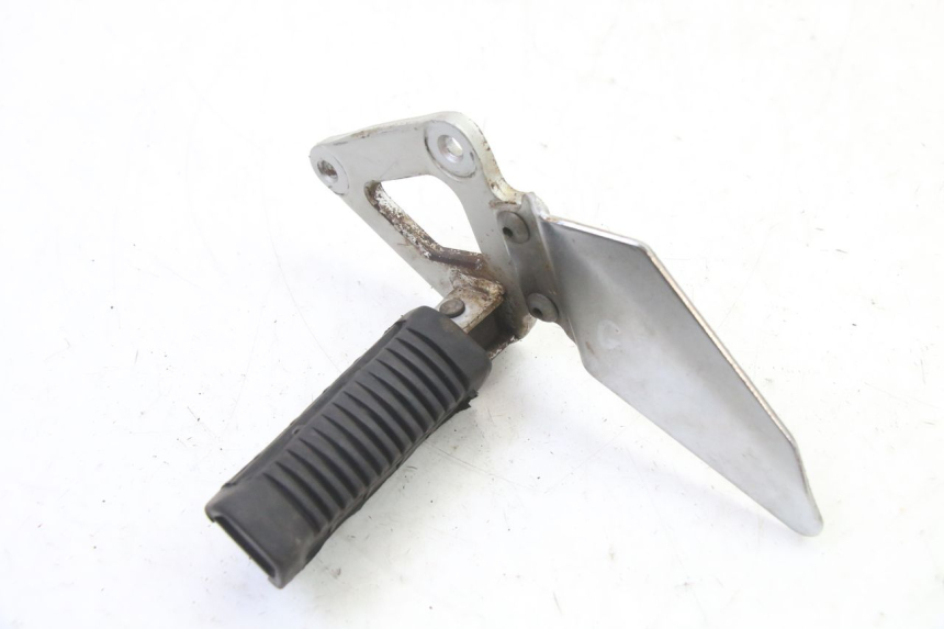 photo de FRONT LEFT FOOTREST MOUNT SUZUKI GS GSE 500 (2001 - 2003) - Zoom on usage condition