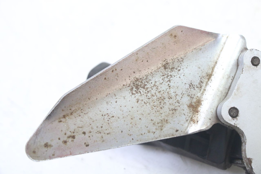 photo de FRONT LEFT FOOTREST MOUNT SUZUKI GS GSE 500 (2001 - 2003) - Surface and material condition