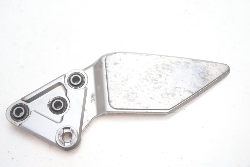 photo de FRONT LEFT FOOTREST MOUNT SUZUKI GSF N BANDIT 1200 (2001 - 2005) - Main view