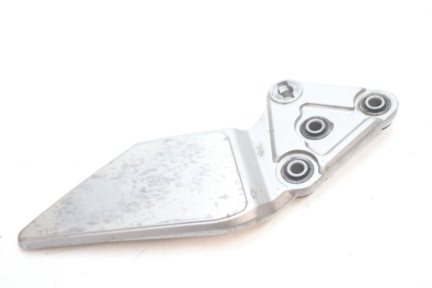 photo de FRONT LEFT FOOTREST MOUNT SUZUKI GSF N BANDIT 1200 (2001 - 2005) - Zoom on usage condition
