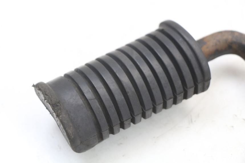 photo de FRONT LEFT FOOTREST MOUNT SUZUKI GSX E 250 (1982 - 1983) - Zoom on usage condition