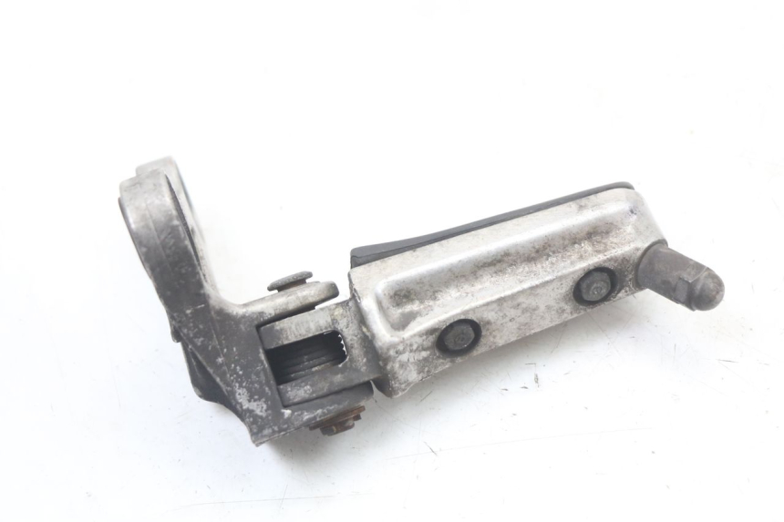 photo de FRONT LEFT FOOTREST MOUNT HONDA CBR F 1000 (1993 - 1996) - Fixing points details