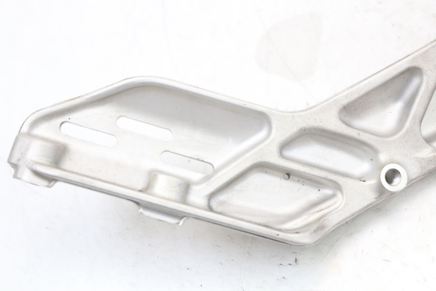 photo de FRONT LEFT FOOTREST MOUNT HUSQVARNA SVARTPILEN 401 (2018 - 2023) - Fixing points details