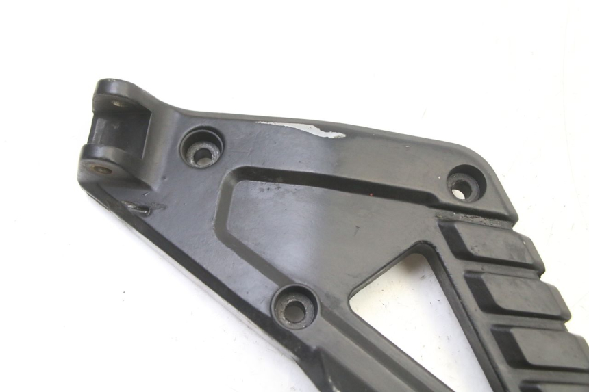 photo de FRONT LEFT FOOTREST MOUNT BMW K 75 RT 750 (1989 - 1997) - Component detail