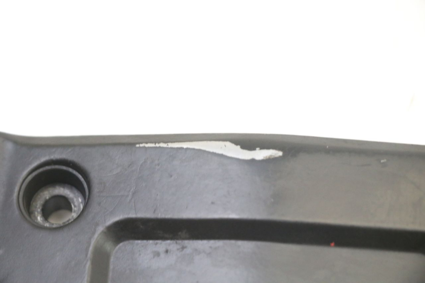 photo de FRONT LEFT FOOTREST MOUNT BMW K 75 RT 750 (1989 - 1997) - Zoom on usage condition