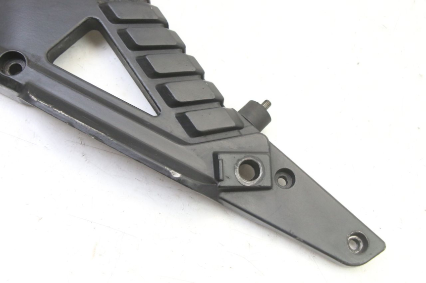 photo de FRONT LEFT FOOTREST MOUNT BMW K 75 RT 750 (1989 - 1997) - Alternative perspective