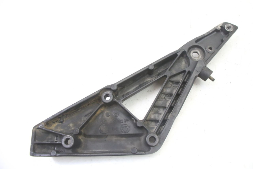 photo de FRONT LEFT FOOTREST MOUNT BMW K 75 RT 750 (1989 - 1997) - Fixing points details