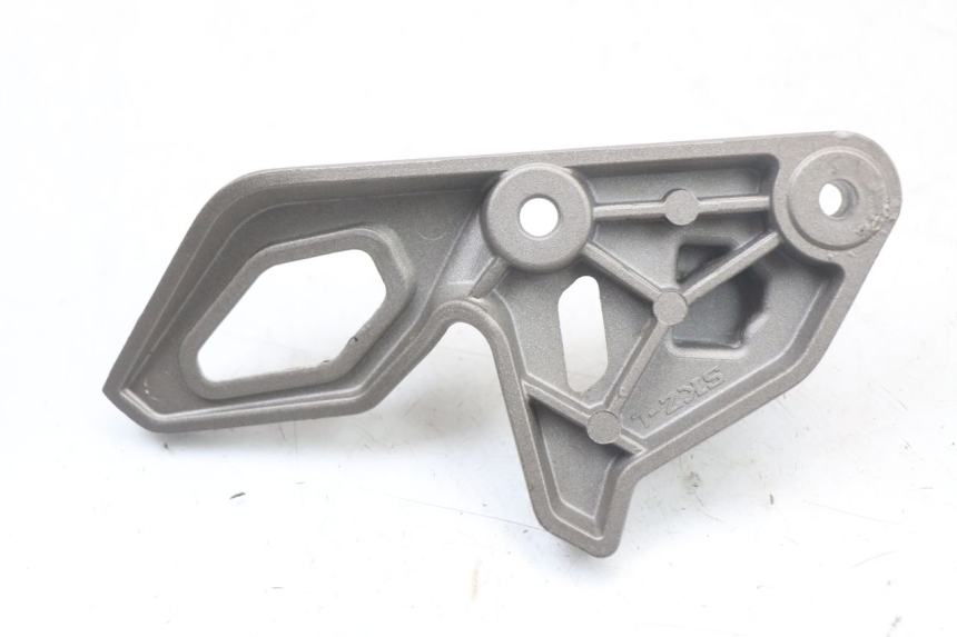 photo de FRONT LEFT FOOTREST MOUNT MASAI SCRAMBLER SPORT 125 (2021 - 2025) - Technical close-up