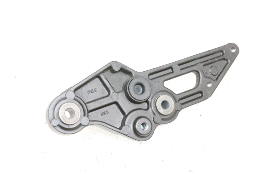 photo de FRONT LEFT FOOTREST MOUNT YAMAHA MT-07 MT07 ABS 700 (2018 - 2020) - Component detail