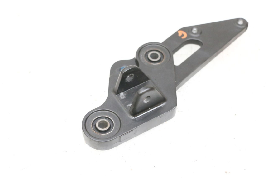 photo de FRONT LEFT FOOTREST MOUNT YAMAHA MT-07 MT07 ABS 700 (2018 - 2020) - Zoom on usage condition