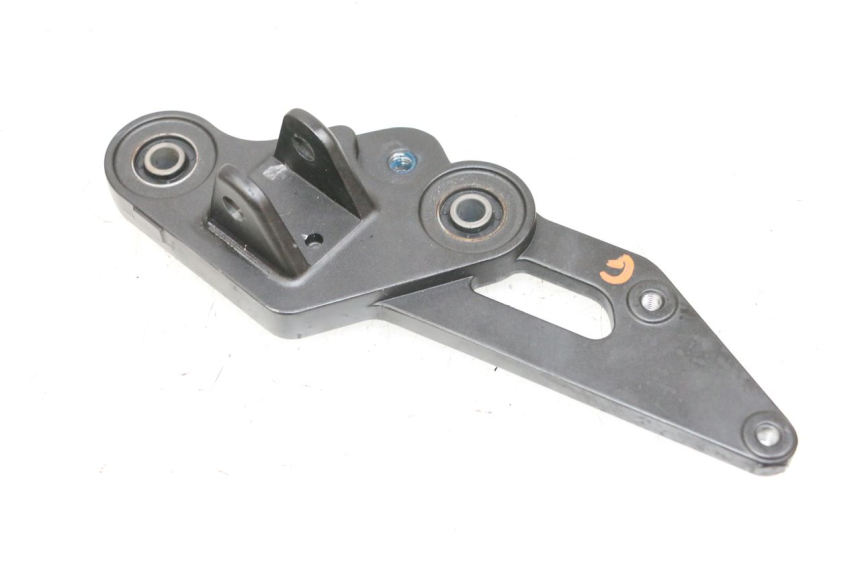 photo de FRONT LEFT FOOTREST MOUNT YAMAHA MT-07 MT07 ABS 700 (2018 - 2020) - Alternative perspective